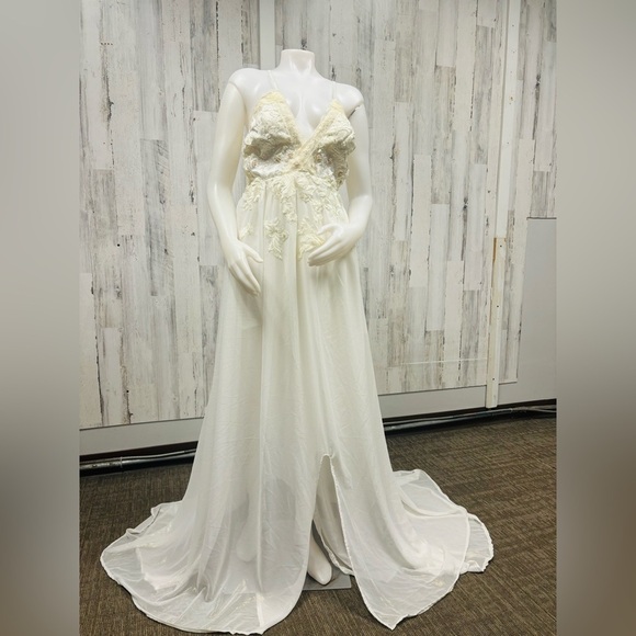 Vintage up cycled wedding gown - Picture 2 of 8